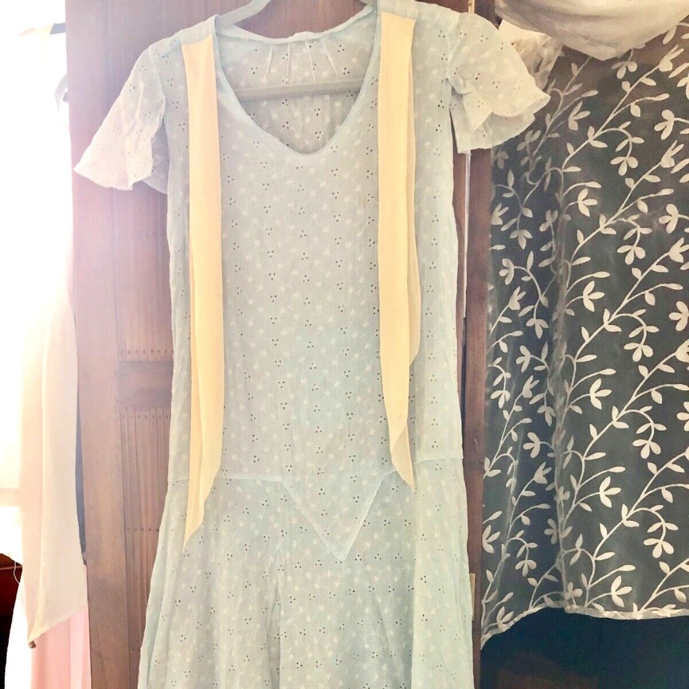 Very Antique/ Vintage Dress.. over 100 years old.  Lovely stored.
